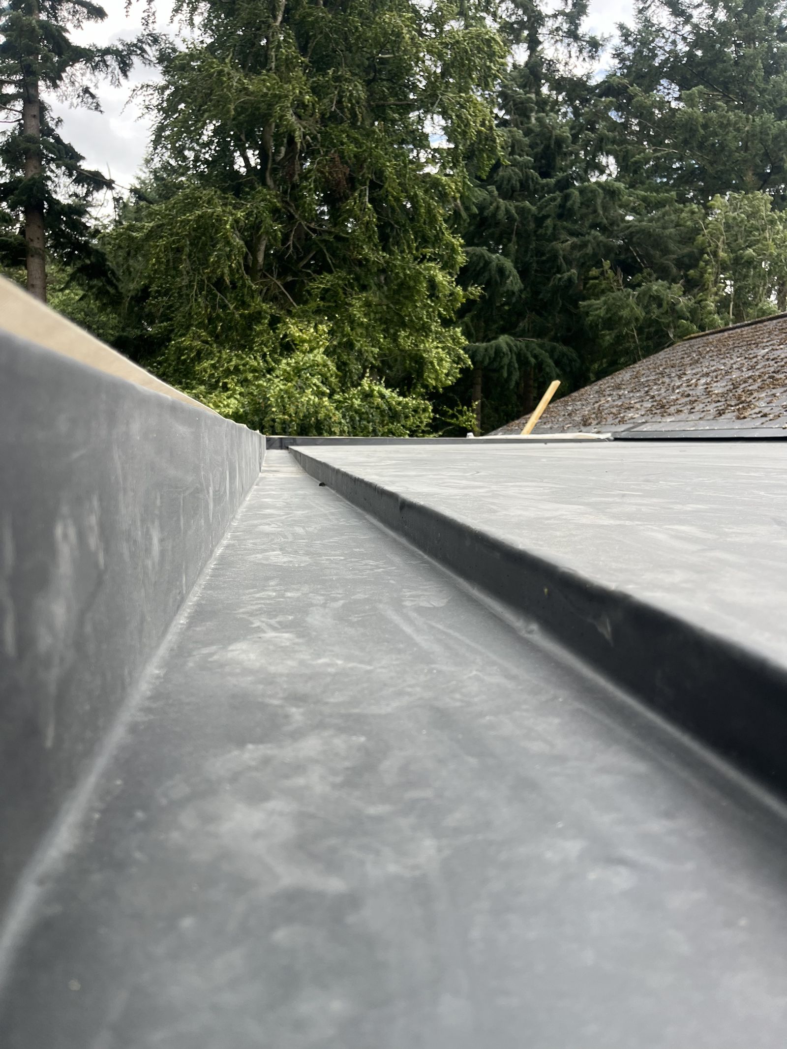 Neat EPDM upstand detail