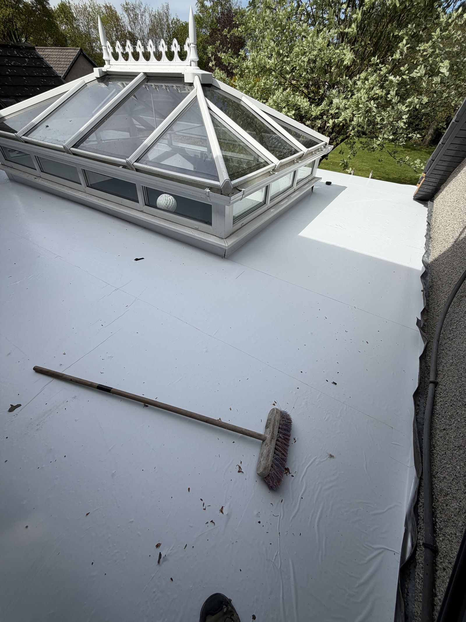 Fully bonded white VCL barrier